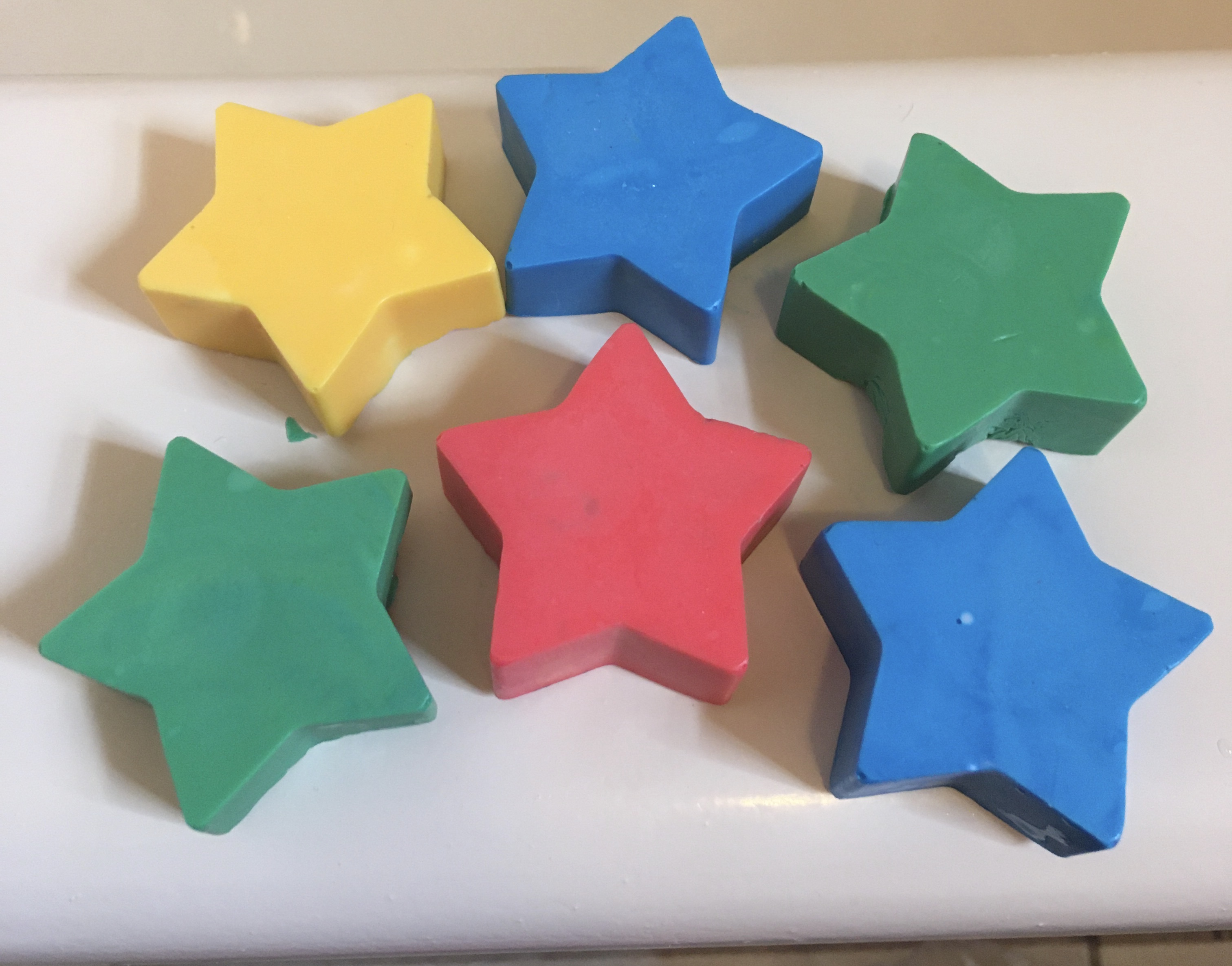 Star-shaped bath crayons
