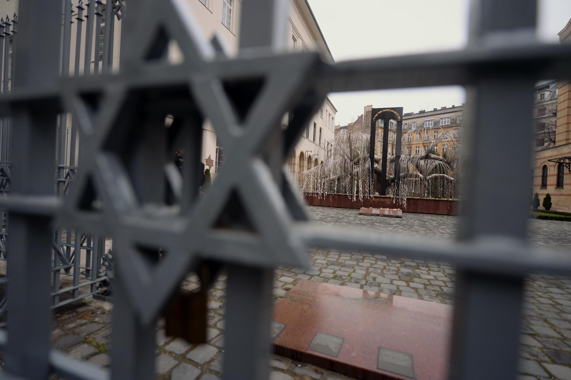 gate with Star of David in front of synagogue