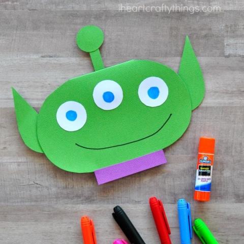 alien construction paper craft