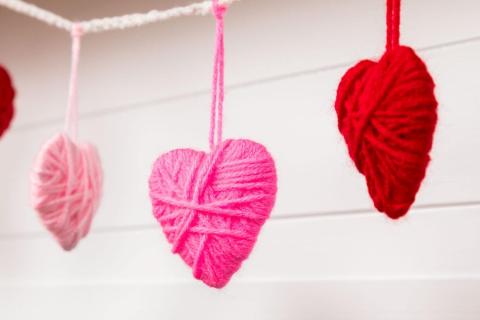 Yarn-wrapped heart garland