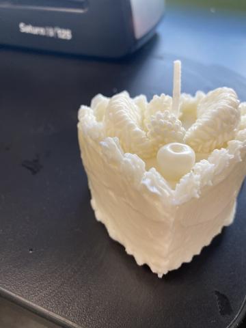 Photo of a candle that looks like a cake