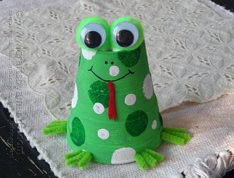 Foam cup frog